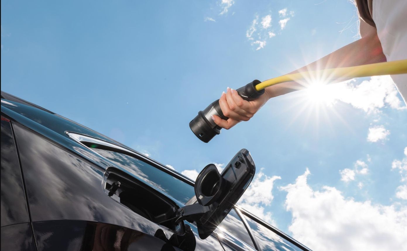 Rede pública de carregamento elétrico cresce 28% em Portugal