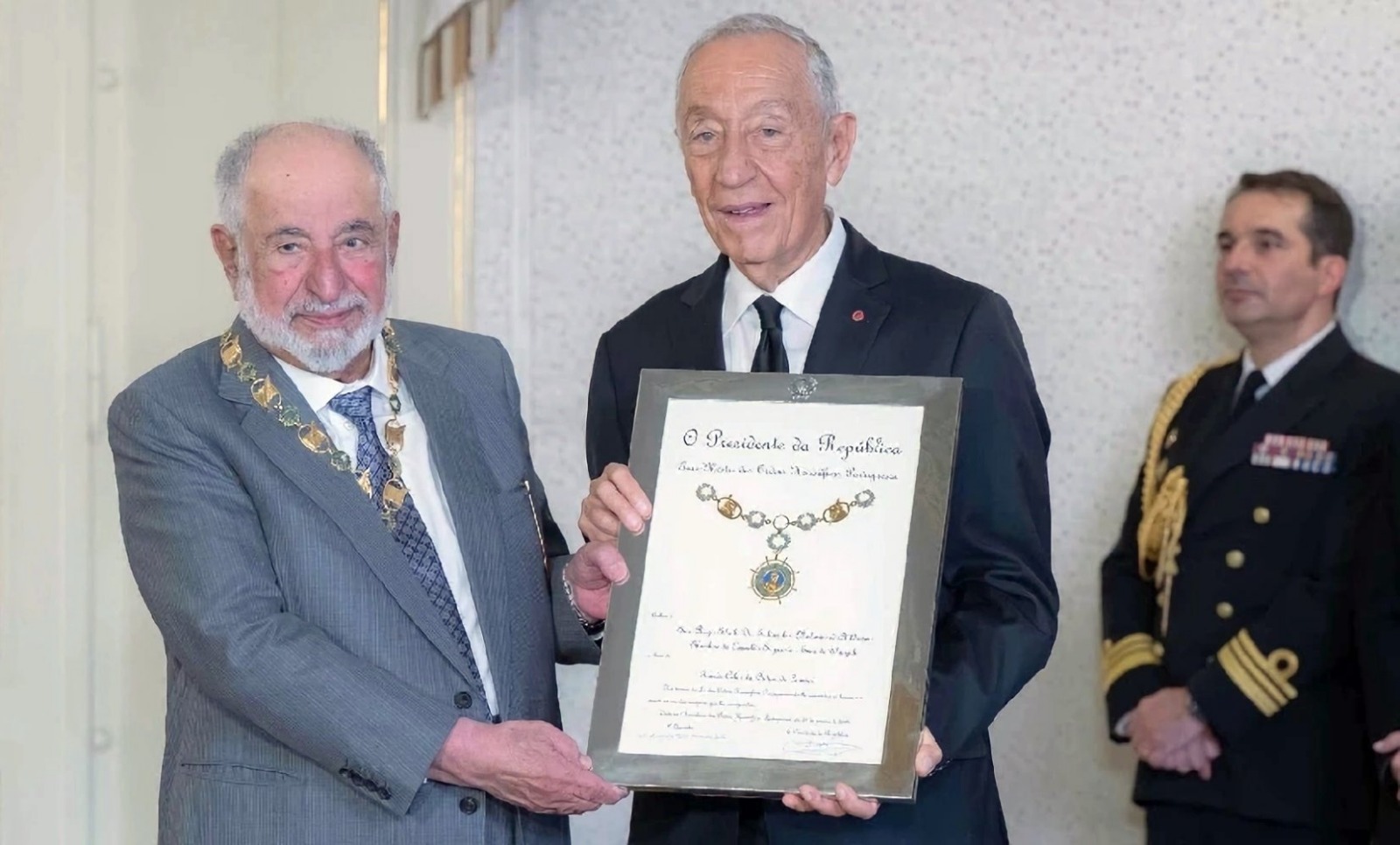 Presidente da República distingue Governante do Emirado de Sharjah com o Grande Colar da Ordem de Camões