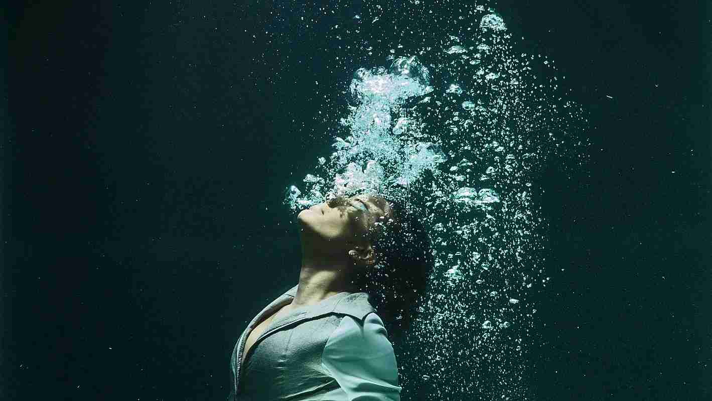 O perigo de estar abraçado ao barco que afunda