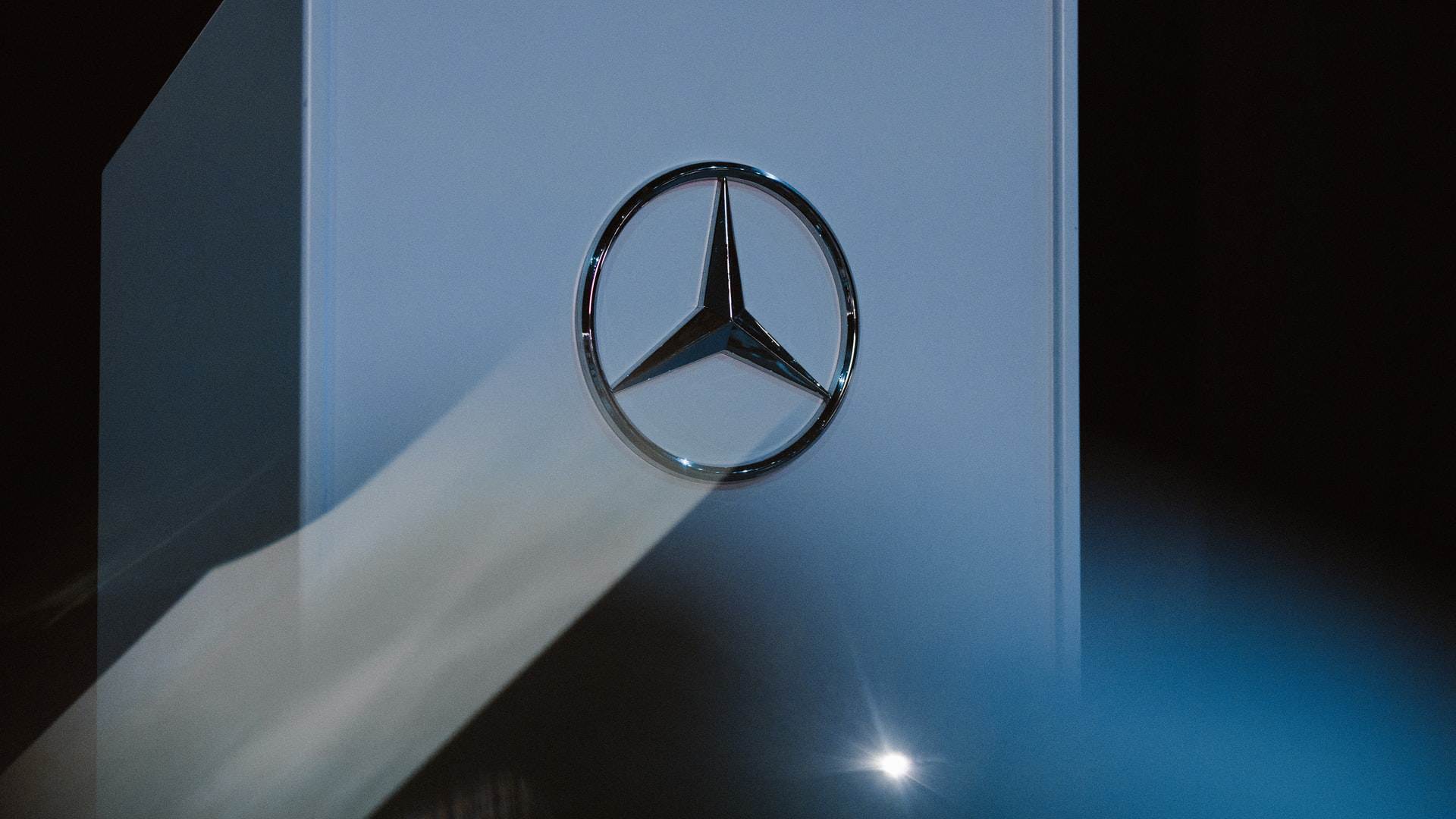 Mercedes procura 100 profissionais para centro tecnológico em Lisboa