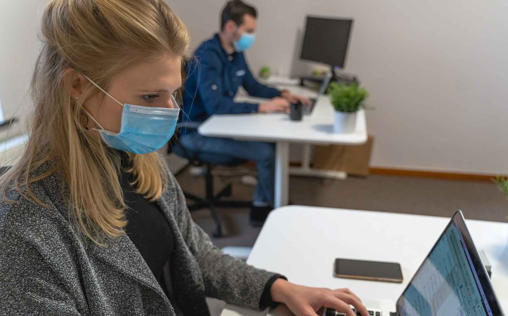 Trabalhadores estão satisfeitos com o processo de retoma ao trabalho presencial