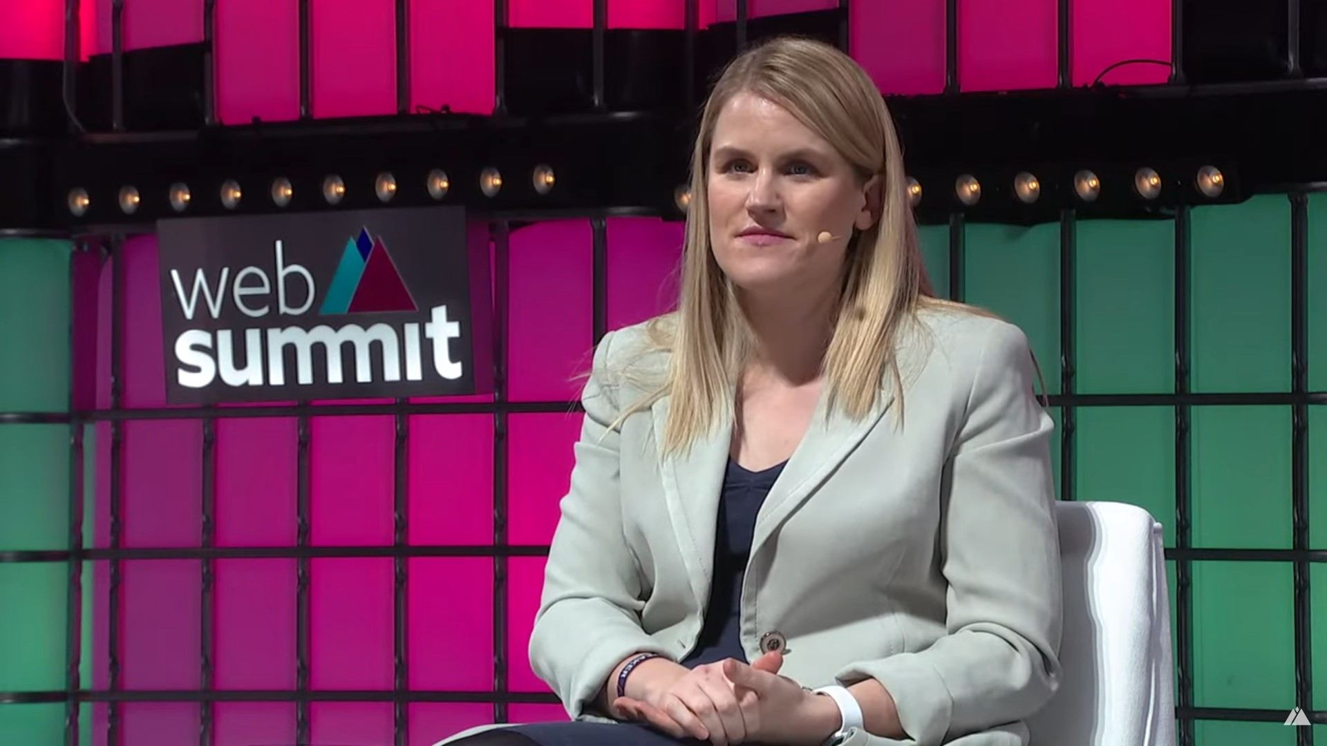 Frances Haugen: “Zuckerberg devia demitir-se”