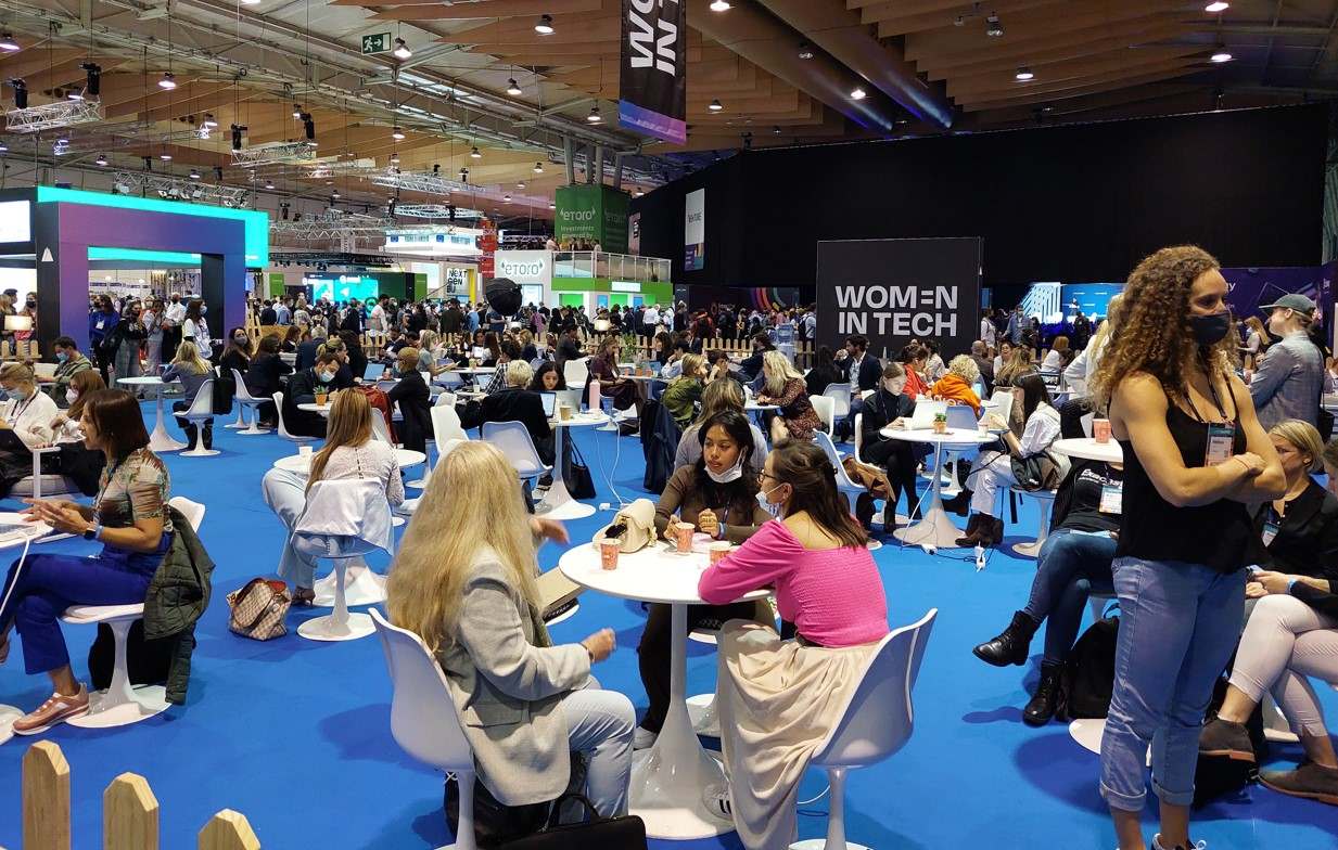 Mulheres na Tecnologia Continuam a Sentir-se Subvalorizadas e Sub-representadas