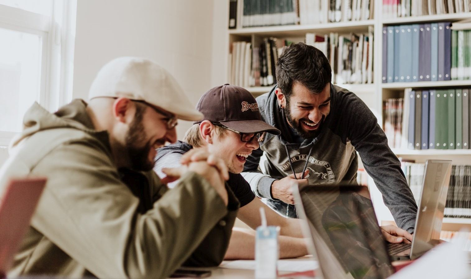 Humor dos líderes tem impacto no desempenho das equipas