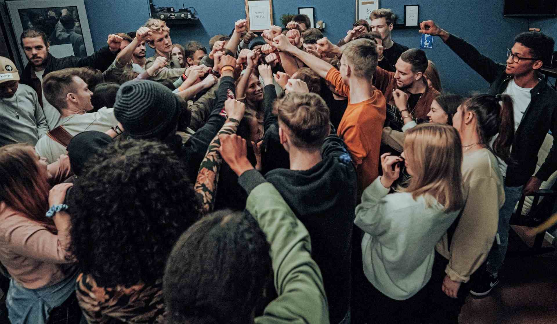 Apolitical Academy abre candidaturas para formar jovens políticos