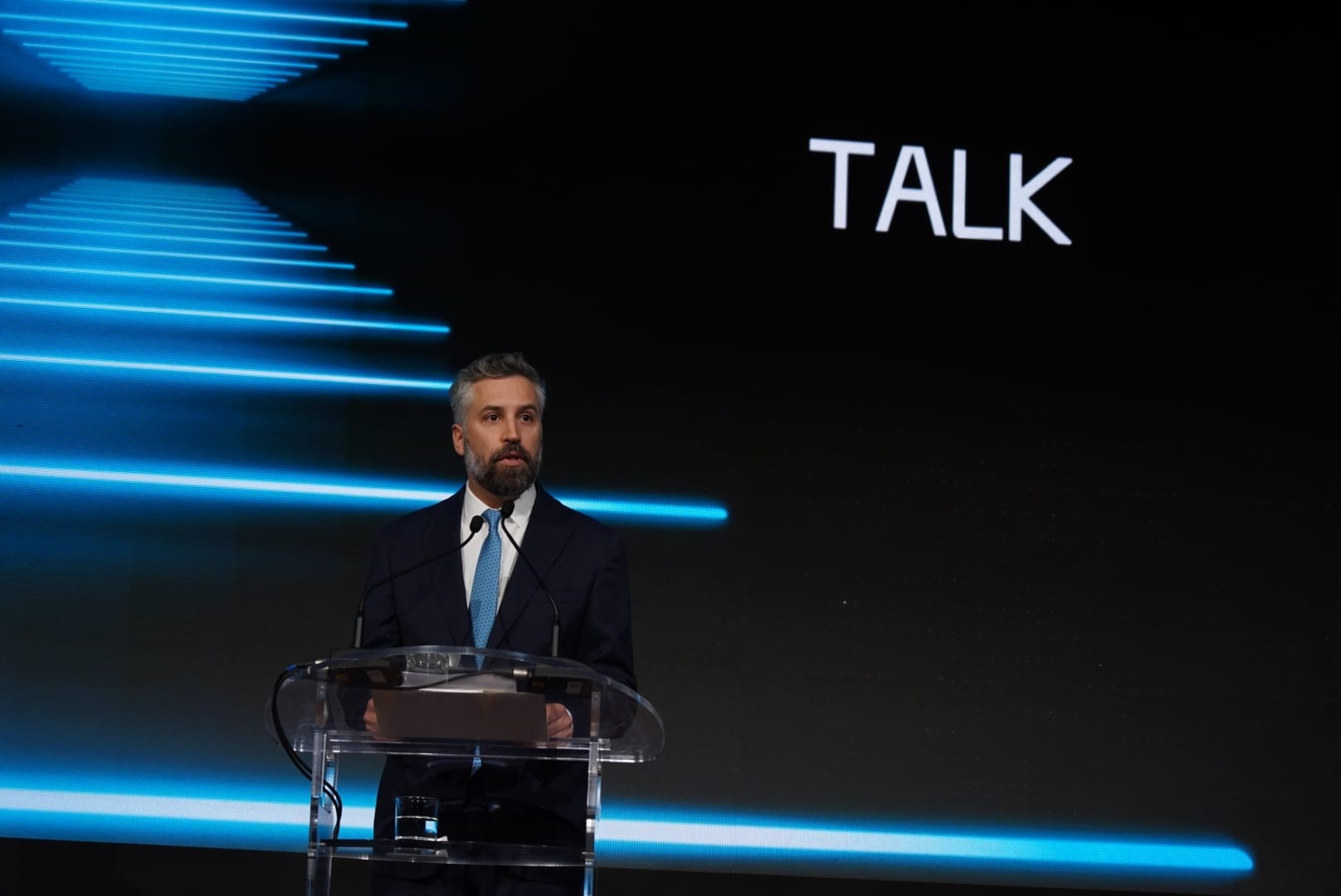 Governo investe em redes de comunicação