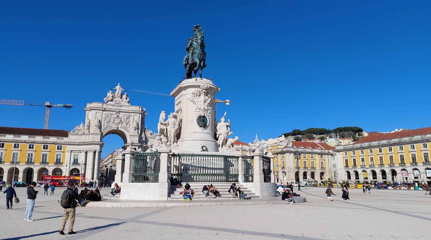 Estudo de Força e Reputação da Marca Portugal com Avaliações Divergentes