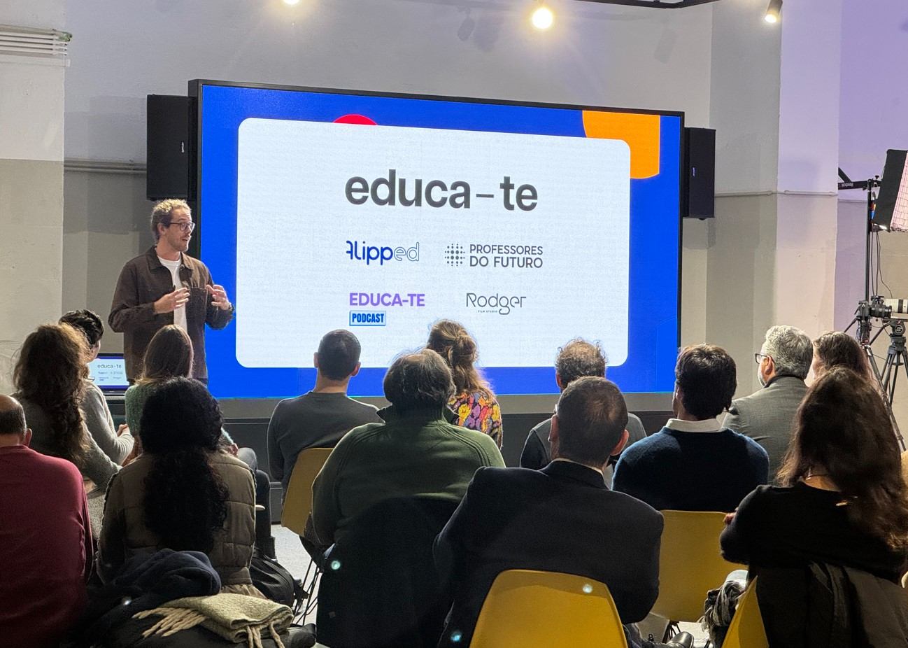 'Professores do Futuro' Lança Três Novos Cursos de Inteligência Artificial em Maio