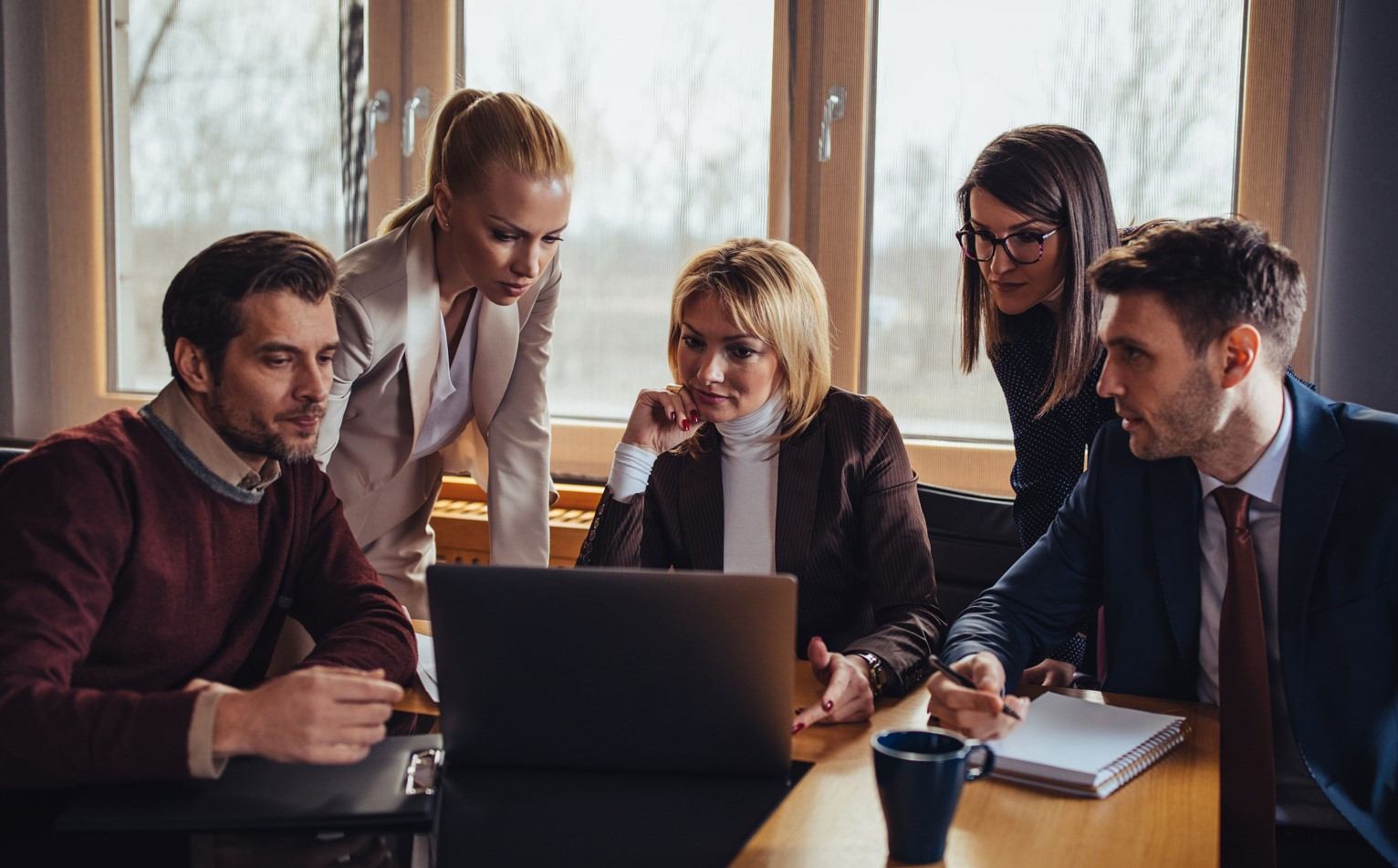 Kyndryl renova acordo com Ernst & Young para modernização e segurança de TI