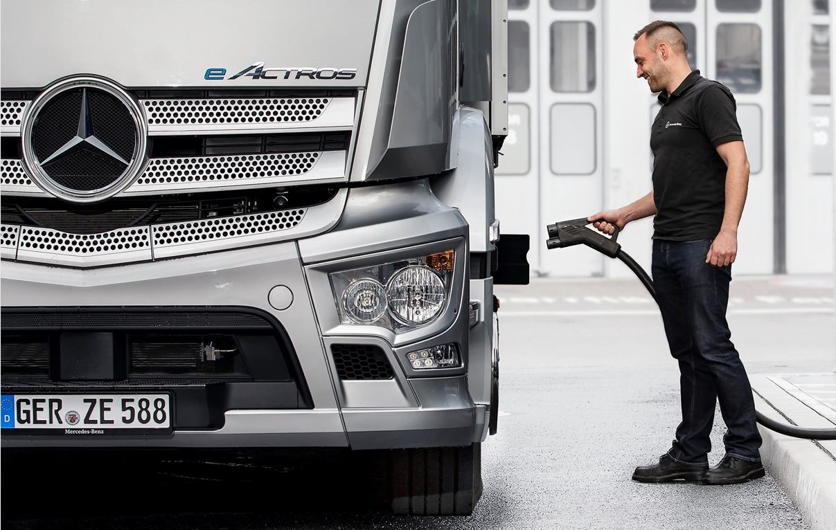 Mercedes-Benz Trucks e tb.lx Unem-se para Revolucionar a Eletrificação de Frotas