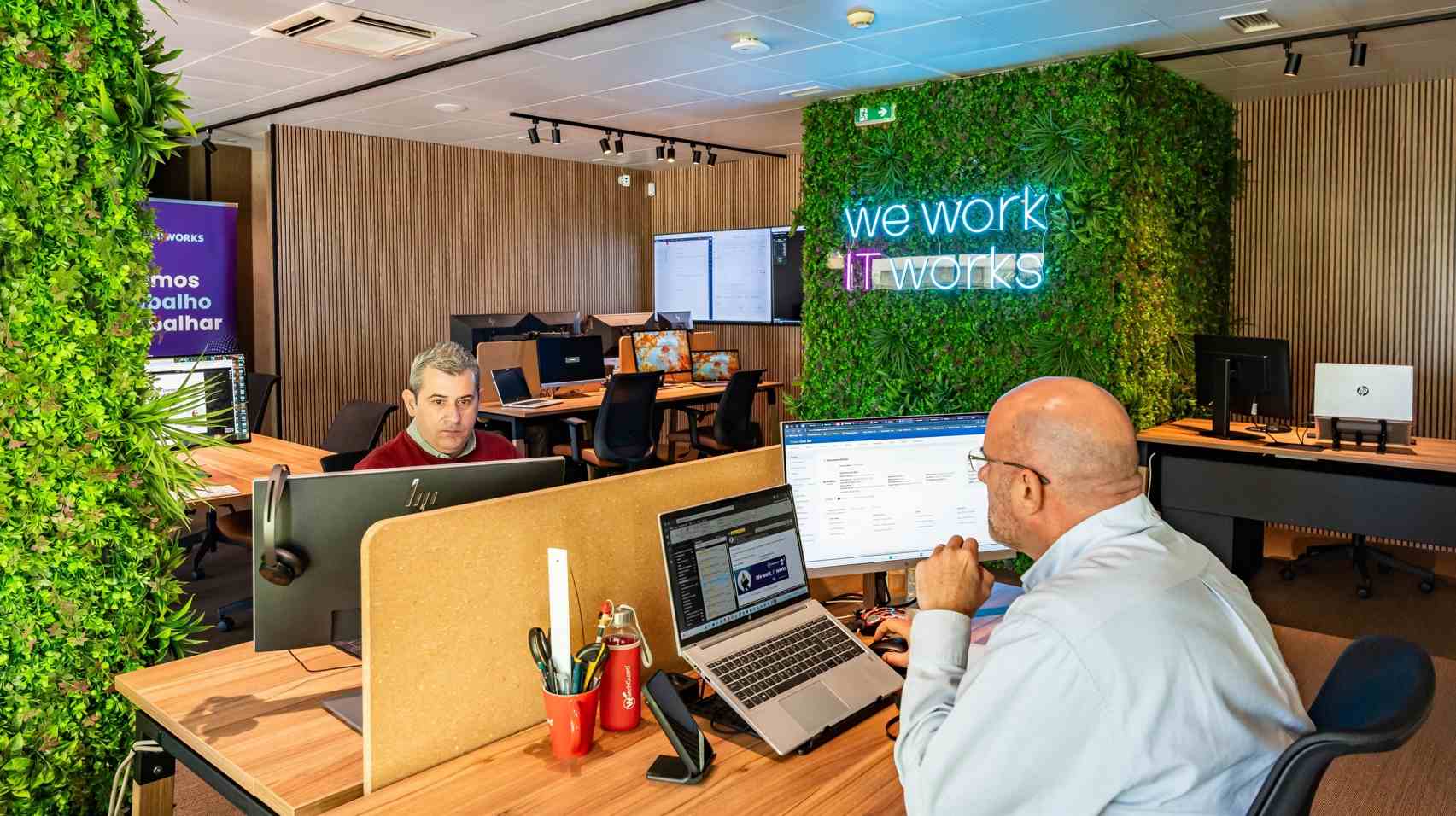CompuWorks Implementa Sistema de Incentivos com até 17 Salários Anuais