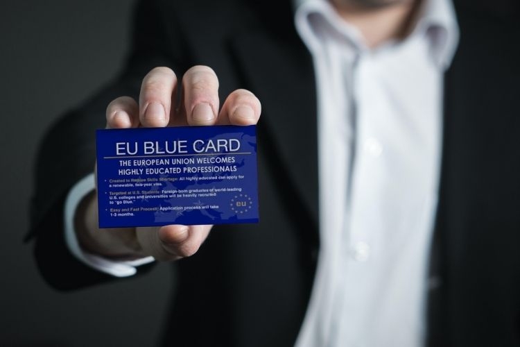Pressão migratória obriga a revisão no acesso ao Cartão Azul Europeu