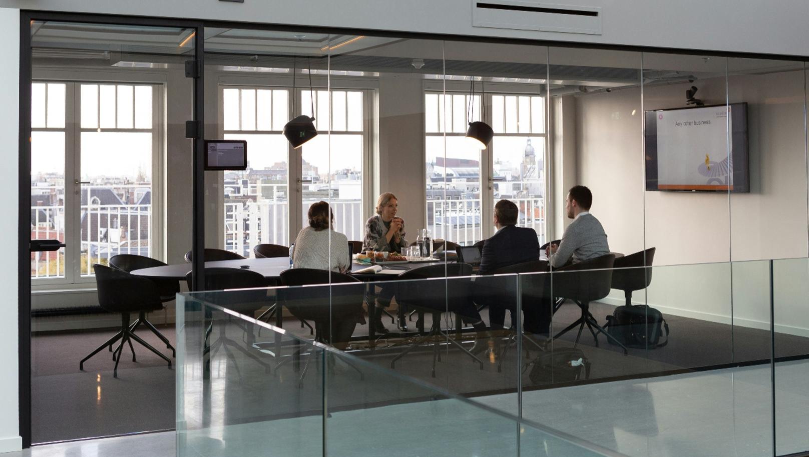 Crescimento Empresarial Enfrenta Desafios com Concorrência e Geopolítica