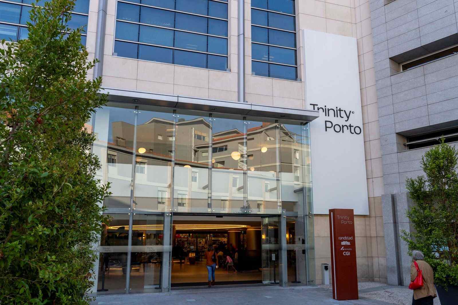 CBRE lidera mercado de escritórios flexíveis em 2024 com 42% da quota de mediação