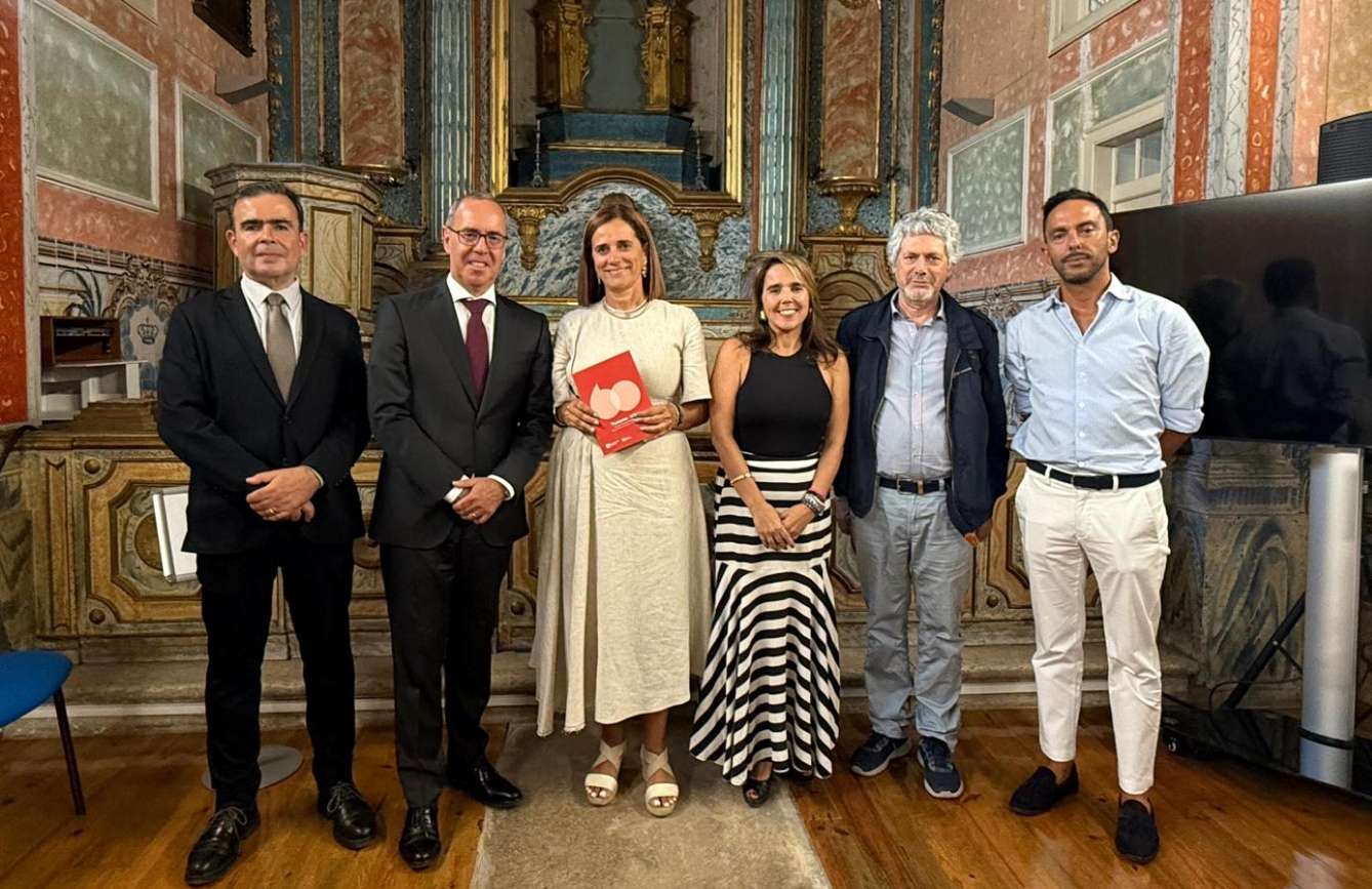 Universidade Europeia lança livro que celebra 60 anos de ensino em Turismo