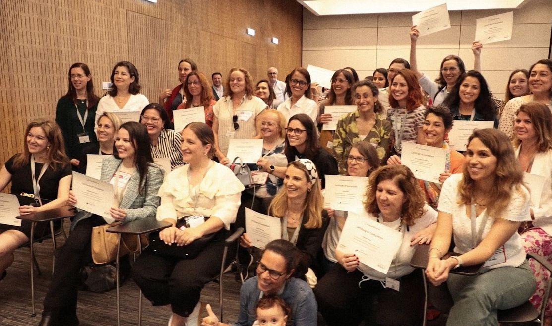 Requalificação digital melhora emprego feminino em Portugal