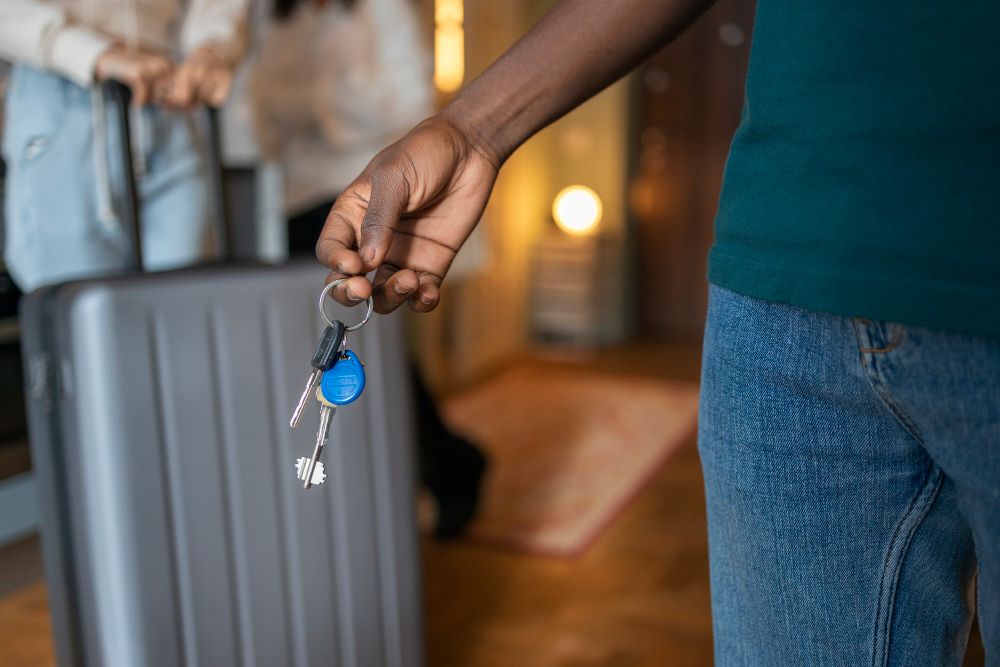 Penalizar o Airbnb resolve a crise da habitação?