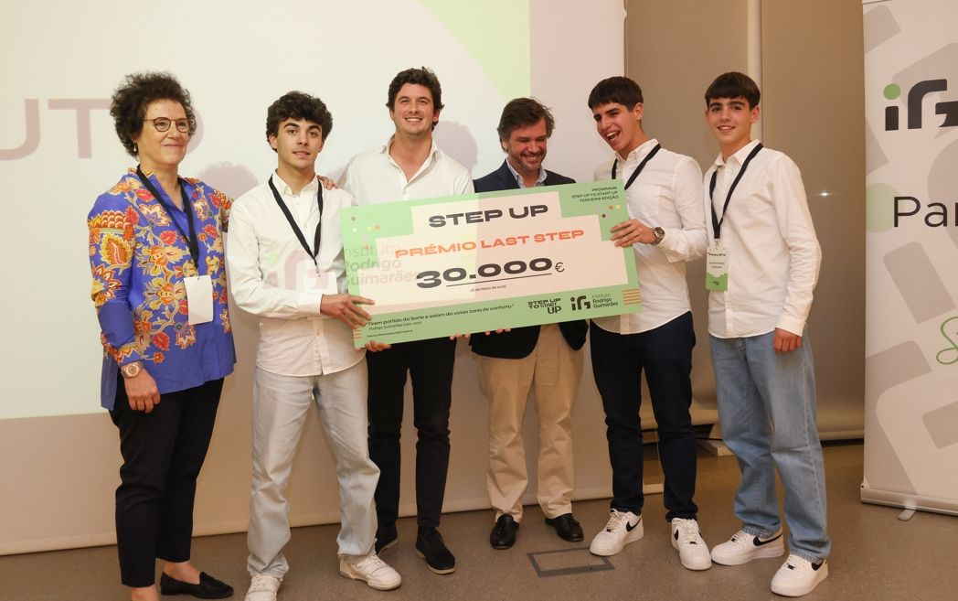 Jovens vencem prémio com app de educação financeira